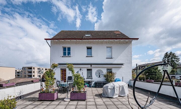 84m² living / commercial building