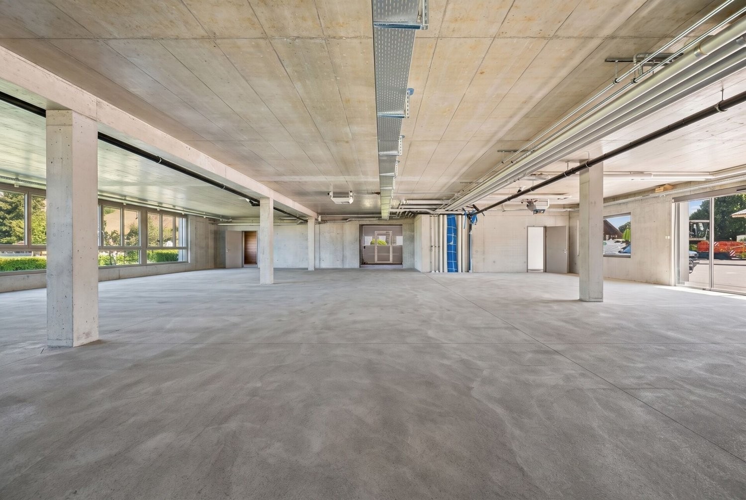 655m² commercial