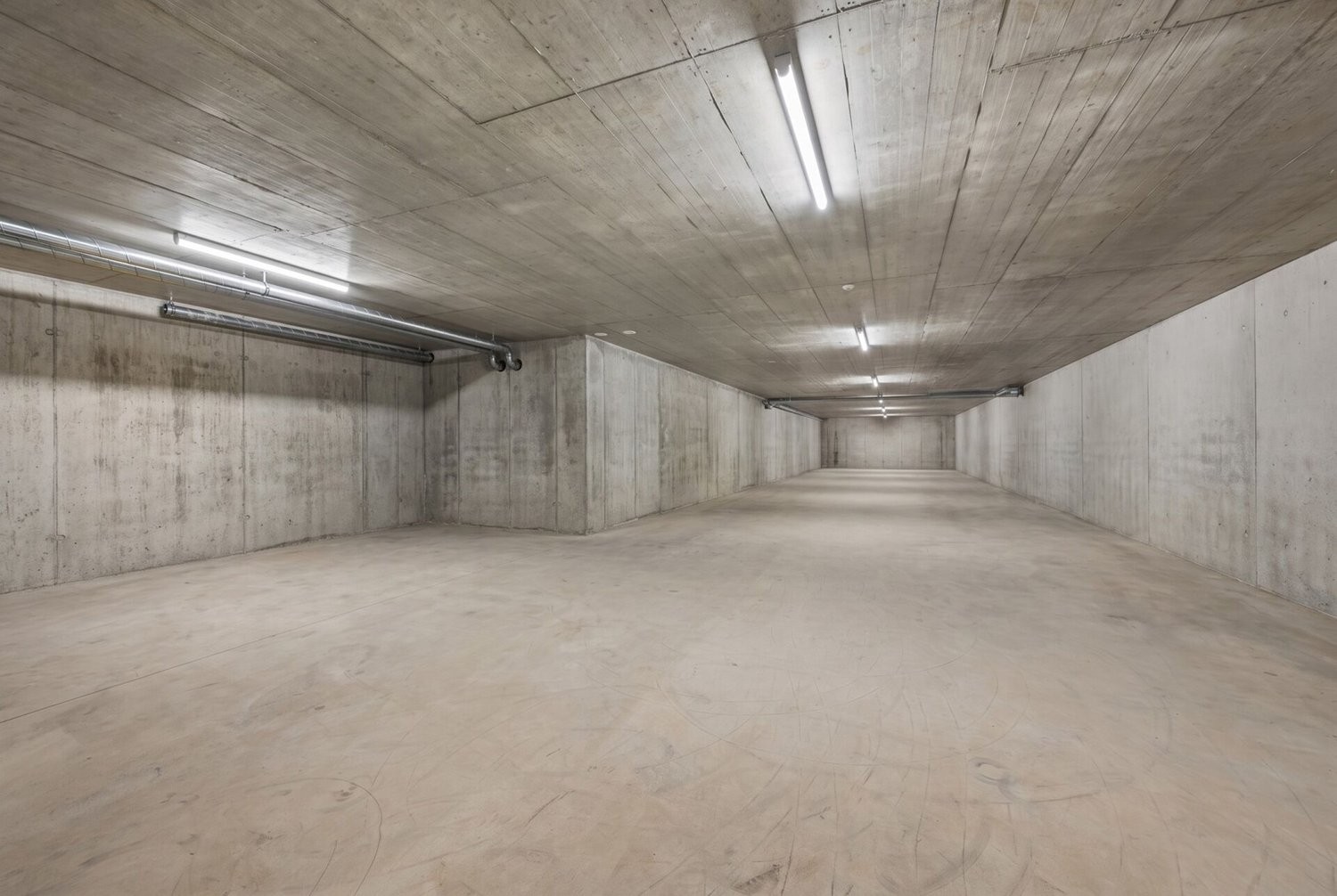 655m² commercial