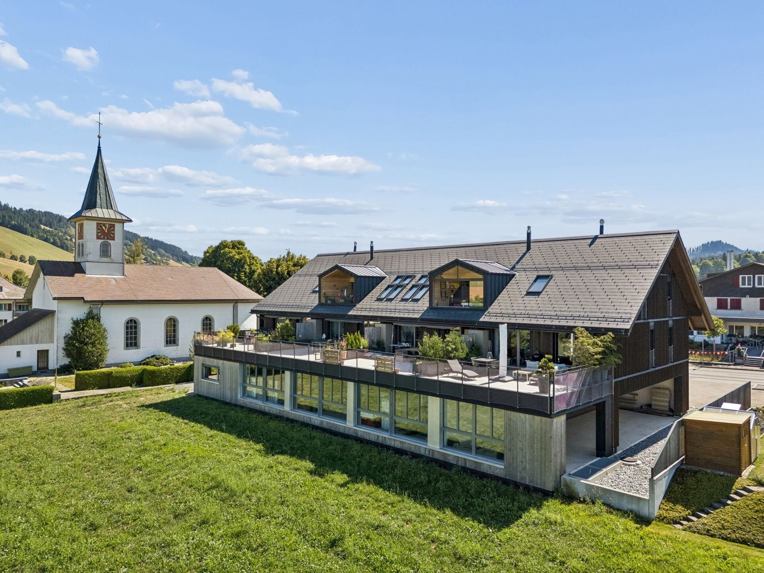 655m² commercial