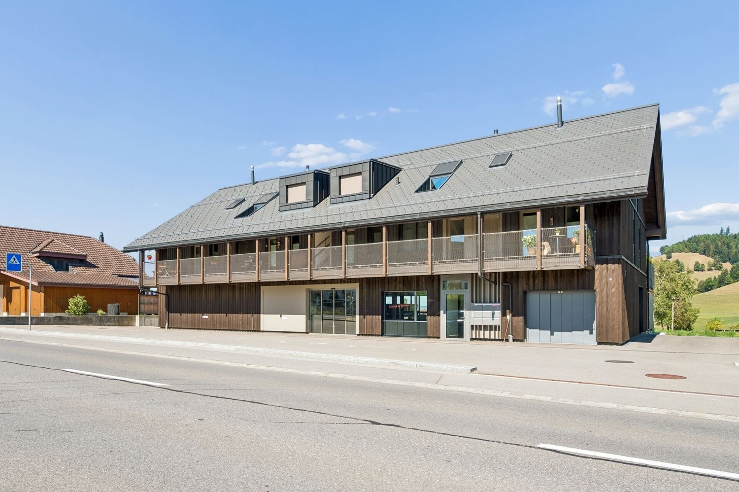 655m² commercial