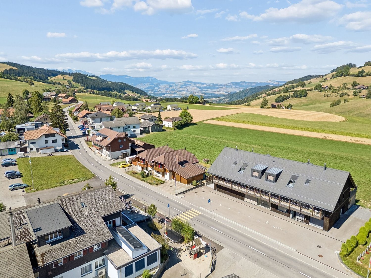 655m² commercial