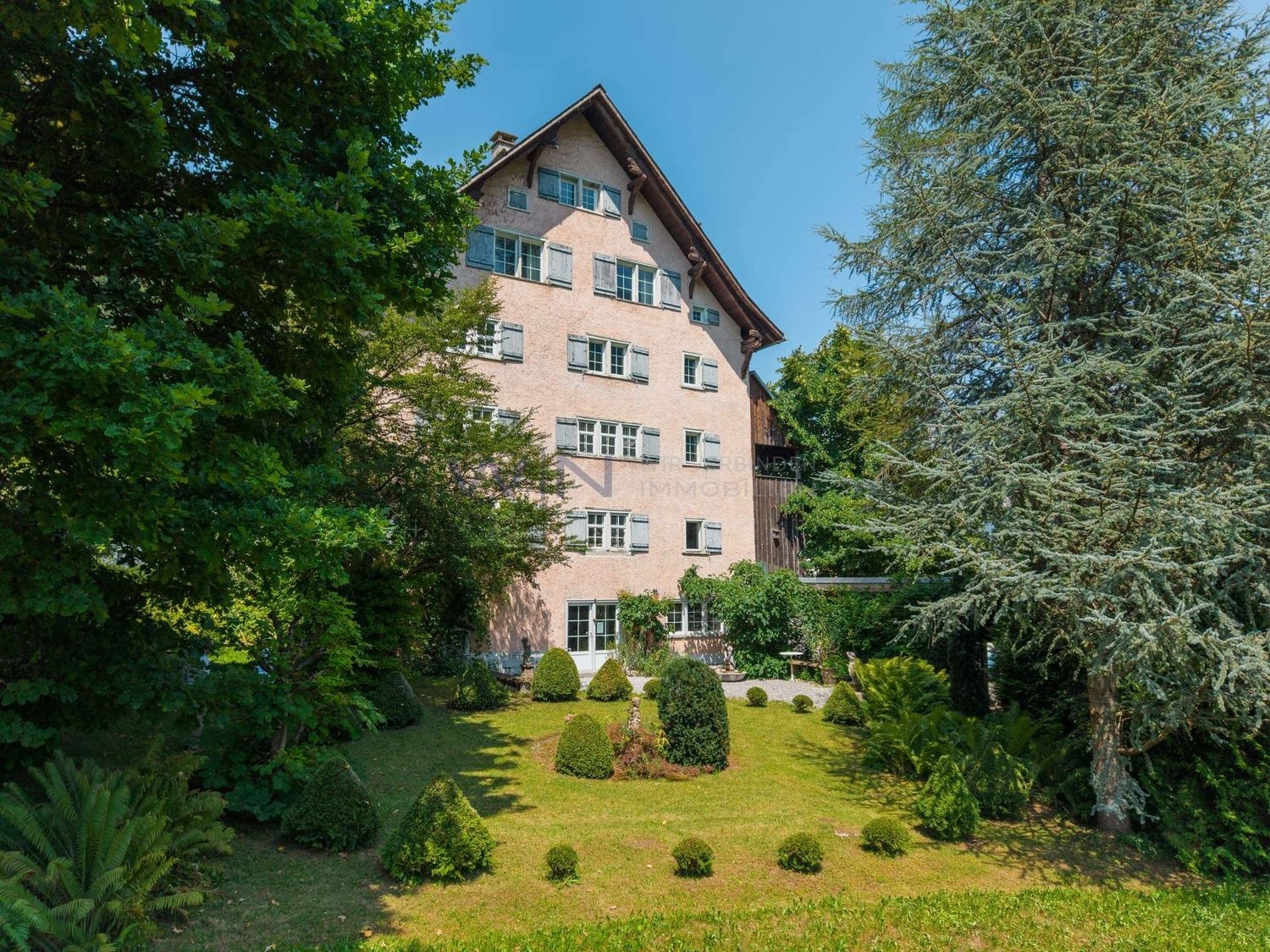 Casa singola con 19 stanze